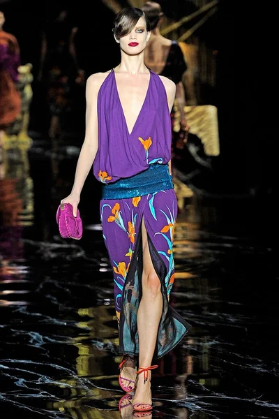 Look 32